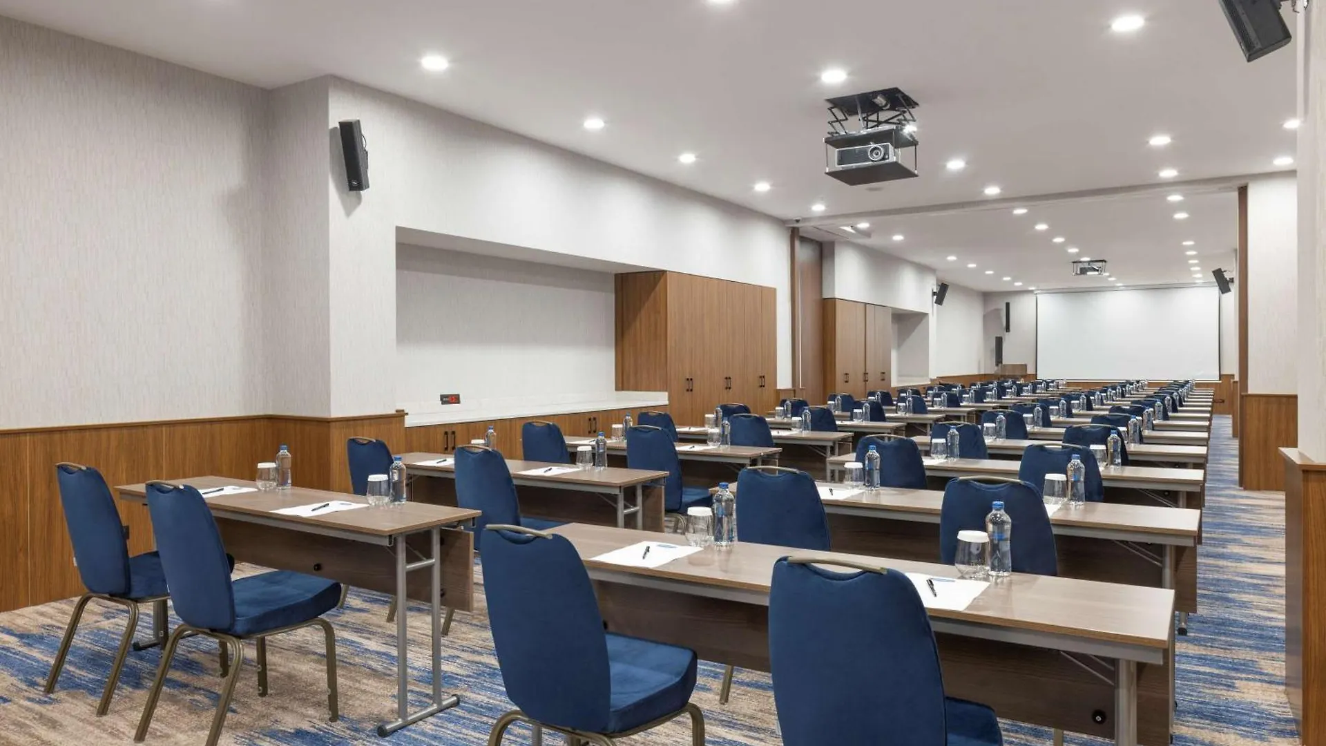 Hampton By Hilton Istanbul Airport, Arnavutkoy Hotel 4*,